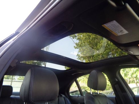 Used 2018 Mercedes-Benz E 400 4MATIC Sedan w/ Premium 1 Package image 36