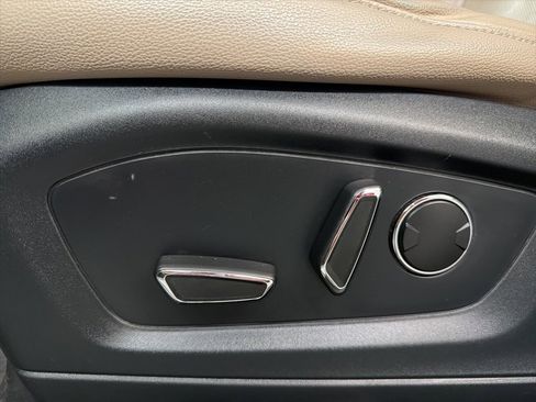 Used 2020 Ford Explorer Limited image 11