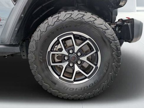 Used 2024 Jeep Wrangler Unlimited Rubicon AWD/4WD image 10