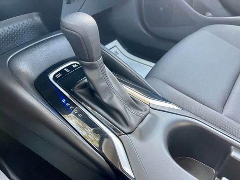 Used 2025 Toyota Corolla LE image 14