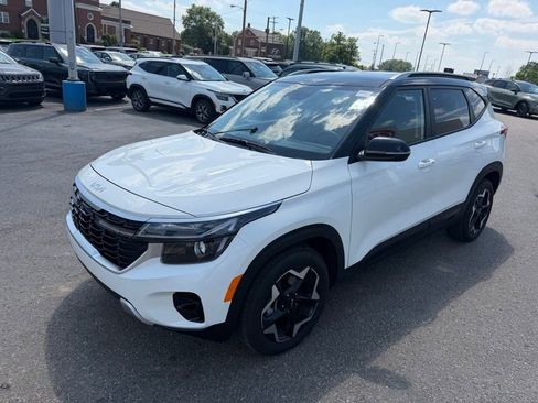 Used 2025 Kia Seltos S FWD image 3