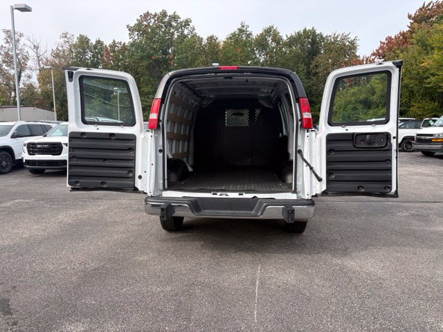 Used 2025 Chevrolet Express 2500 w/ Driver Convenience Package RWD image 8