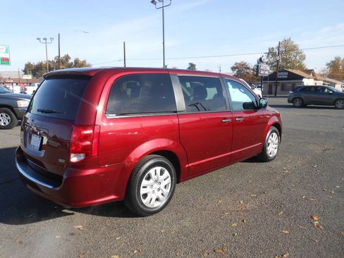 Used 2019 Dodge Grand Caravan SE image 9