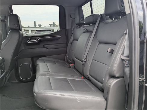 Used 2023 GMC Sierra 1500 SLT w/ SLT Convenience Package AWD/4WD image 16