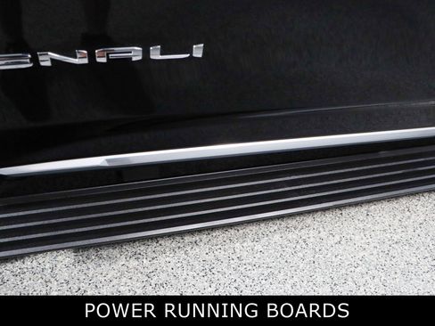 Used 2025 GMC Yukon Denali w/ Sun & Power Step Package image 12