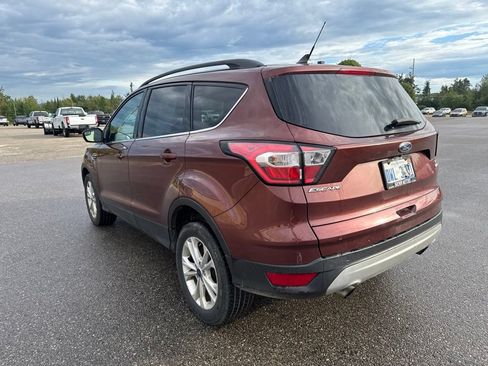 Used 2018 Ford Escape SE w/ SE Sync 3 Package AWD/4WD image 9