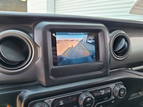 Used 2023 Jeep Gladiator Willys image 17