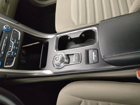 Used 2018 Ford Fusion SE w/ Fusion SE Technology Package image 26