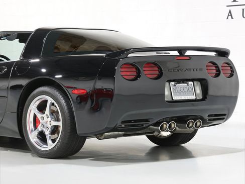 Used 2002 Chevrolet Corvette Coupe w/ Preferred Equipment Group1 image 35