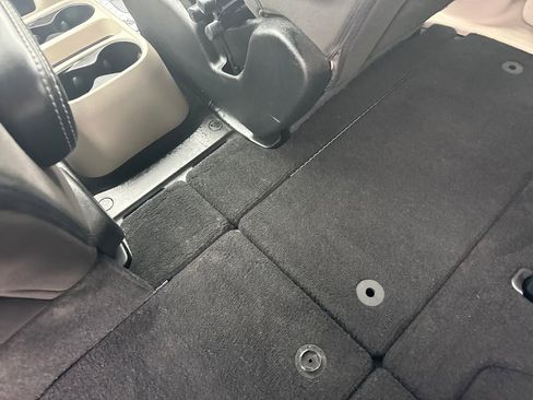 Used 2023 Chrysler Voyager LX image 18