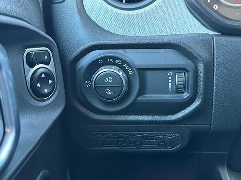 Used 2024 Jeep Gladiator Sport image 18