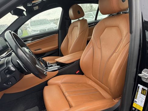 Used 2020 BMW 530i xDrive w/ M Sport Package image 10