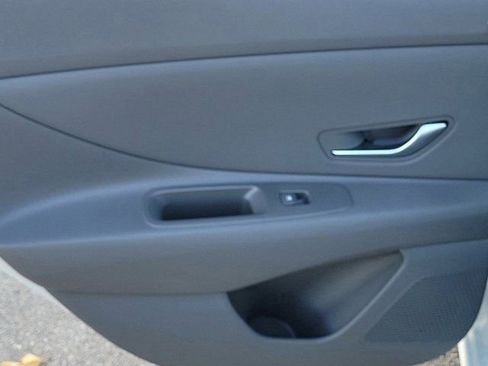 New 2025 Hyundai Elantra SEL FWD image 9