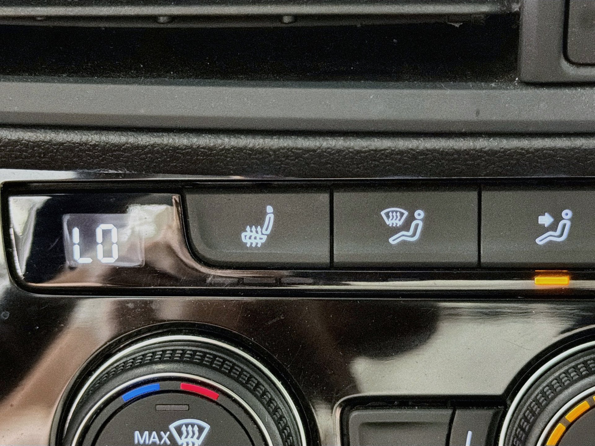 Used 2022 Volkswagen Jetta SE FWD image 18