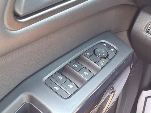 Used 2025 Nissan Pathfinder SV FWD image 20