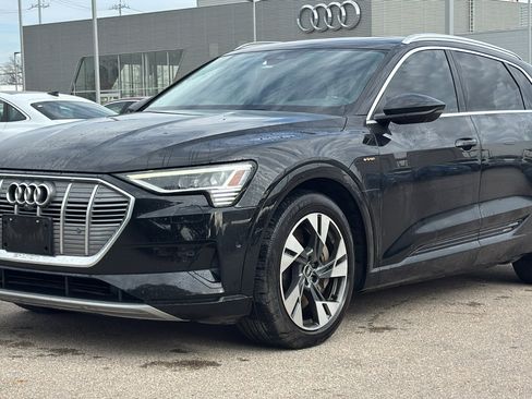 Used 2021 Audi e-tron Premium Plus w/ Premium Plus Package image 3