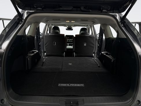 Used 2024 Toyota Highlander XLE image 23