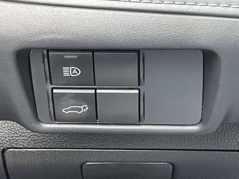 Used 2021 Toyota Highlander XLE AWD/4WD image 30