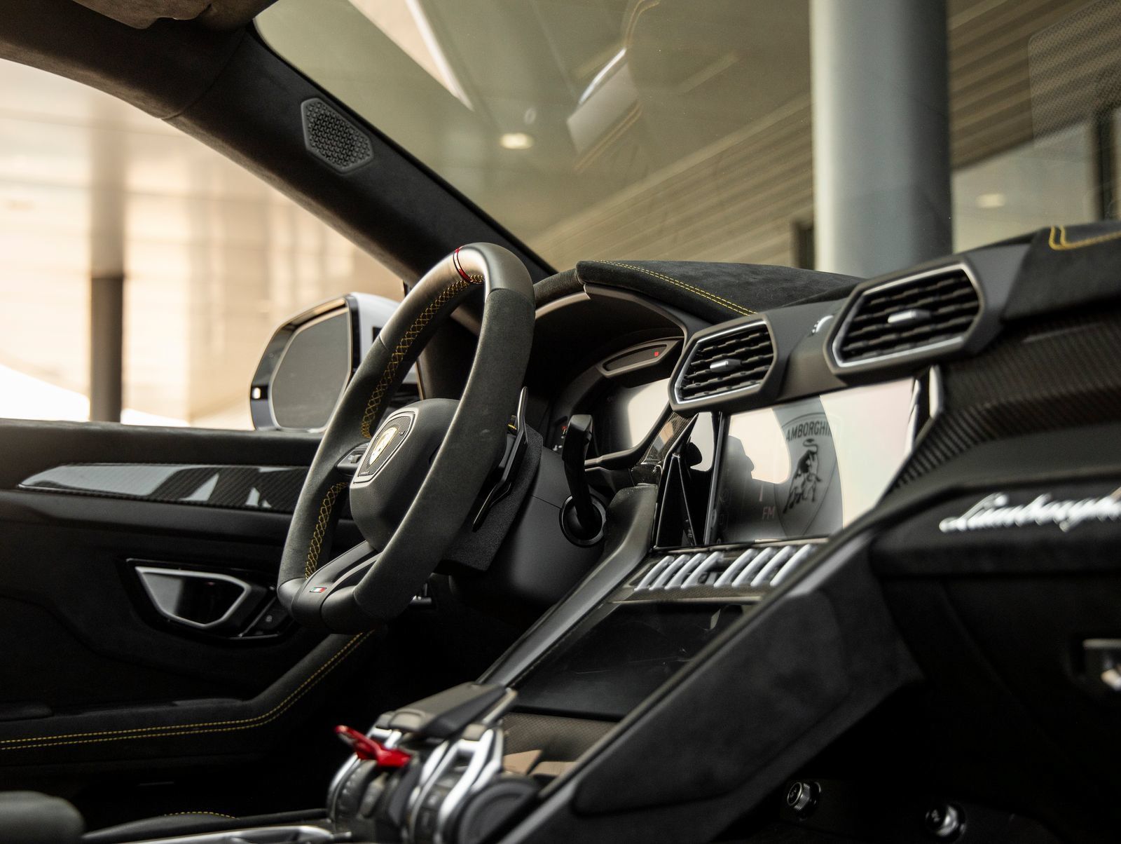 Used 2024 Lamborghini Urus Performante AWD/4WD image 55