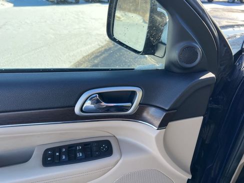 Used 2018 Jeep Grand Cherokee Limited image 9