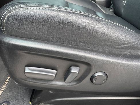 Used 2018 Toyota Sienna SE Premium w/ Carpet Mat Package FWD image 12