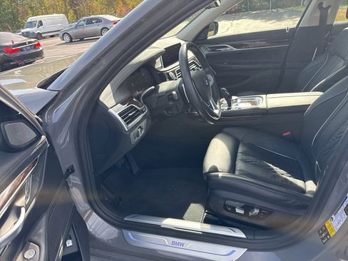 Used 2022 BMW 750i xDrive 750i xDrive w/ Luxury Rear Seating Package image 10