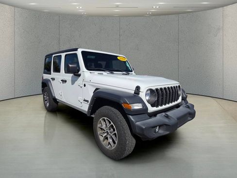Used 2024 Jeep Wrangler Unlimited Sport AWD/4WD image 7
