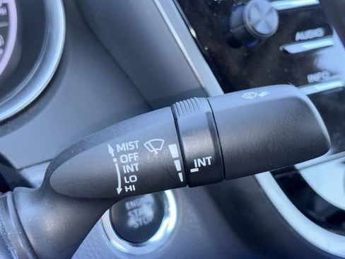 Used 2018 Toyota Camry SE w/ Moonroof Package FWD image 14