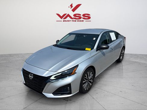 Used 2024 Nissan Altima 2.5 SV FWD image 1