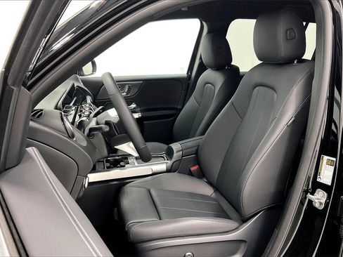 New 2025 Mercedes-Benz GLB 250 4MATIC image 9
