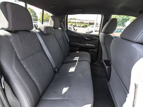 Used 2017 Toyota Tacoma TRD Sport w/ Tow Package RWD image 31