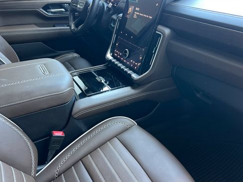 Used 2025 GMC Yukon Denali Ultimate AWD/4WD image 19