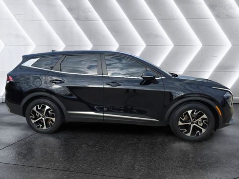 Used 2024 Kia Sportage EX image 4