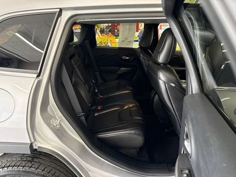 Used 2019 Jeep Cherokee Latitude Plus AWD/4WD image 48