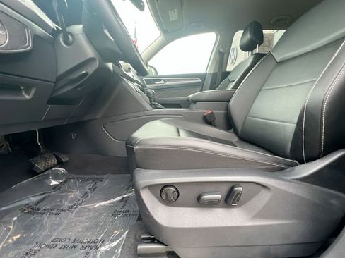 Certified 2023 Volkswagen Atlas SE image 12