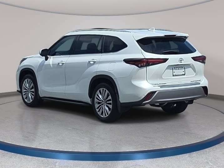 Used 2025 Toyota Highlander Platinum AWD/4WD image 7