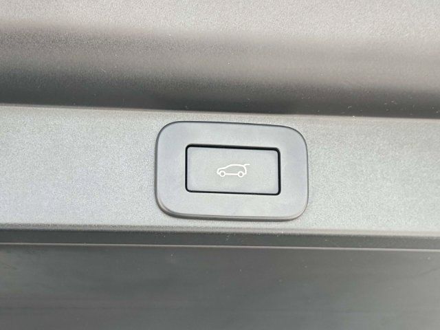 Used 2024 Land Rover Range Rover SE AWD/4WD image 16