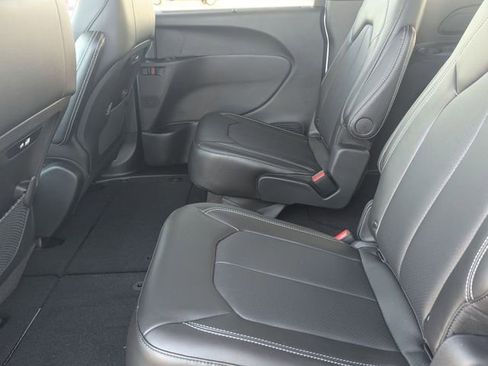 New 2026 Chrysler Pacifica Select image 17