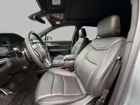Used 2023 Cadillac XT6 Sport image 2