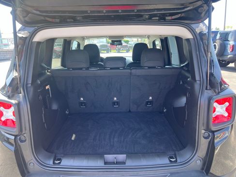 Used 2023 Jeep Renegade Altitude image 11