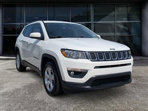 Used 2018 Jeep Compass Latitude FWD image 2