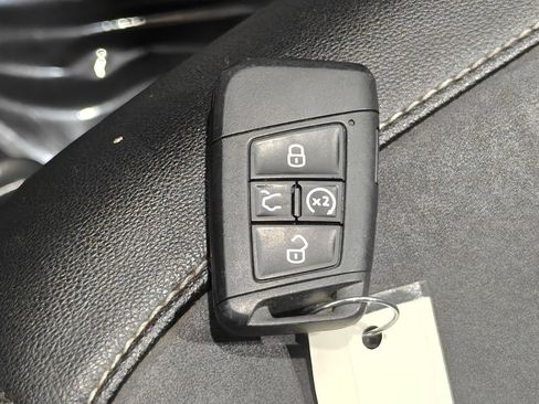 Used 2023 Volkswagen Taos SE AWD/4WD image 13