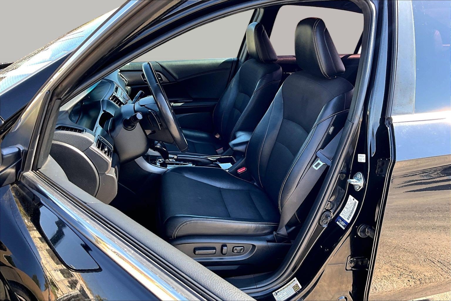 Used 2017 Honda Accord Sport image 25