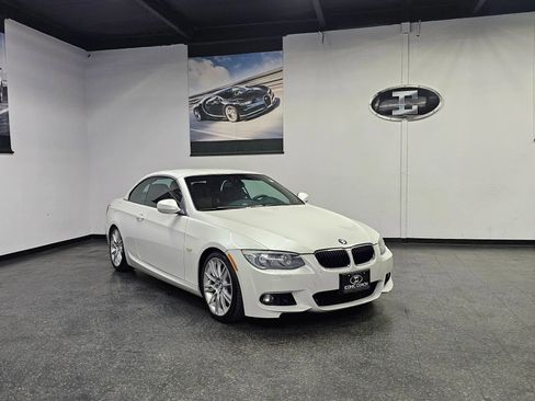Used 2013 BMW 335i 335i Convertible 2D image 3