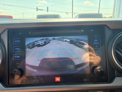 Used 2019 Toyota Tacoma TRD Sport AWD/4WD image 39