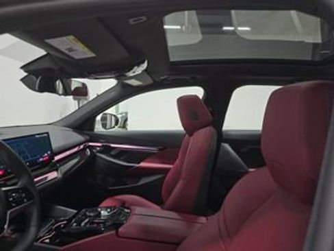 Used 2025 BMW 540i xDrive image 9