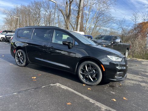 New 2026 Chrysler Pacifica Limited w/ S Appearance Package image 20