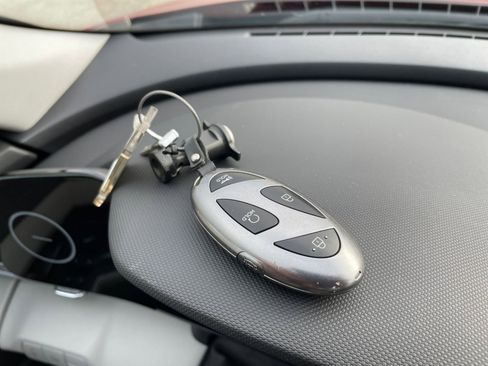 Used 2025 Hyundai Elantra Limited image 22