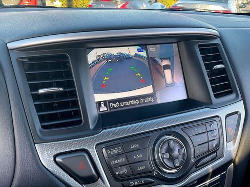 Used 2020 Nissan Pathfinder SL image 22