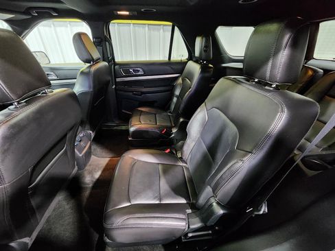 Used 2018 Ford Explorer XLT w/ Equipment Group 202A AWD/4WD image 34